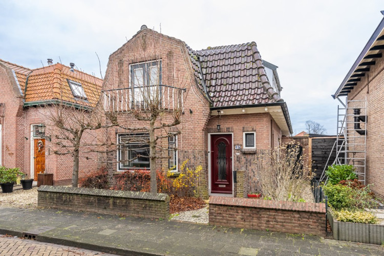 Hobbemastraat 18, Middelharnis