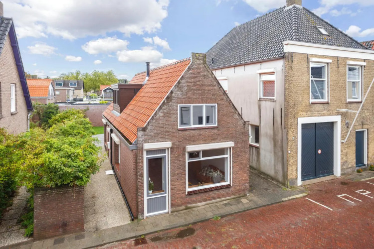 Voorstraat 42, Stad aan 't Haringvliet