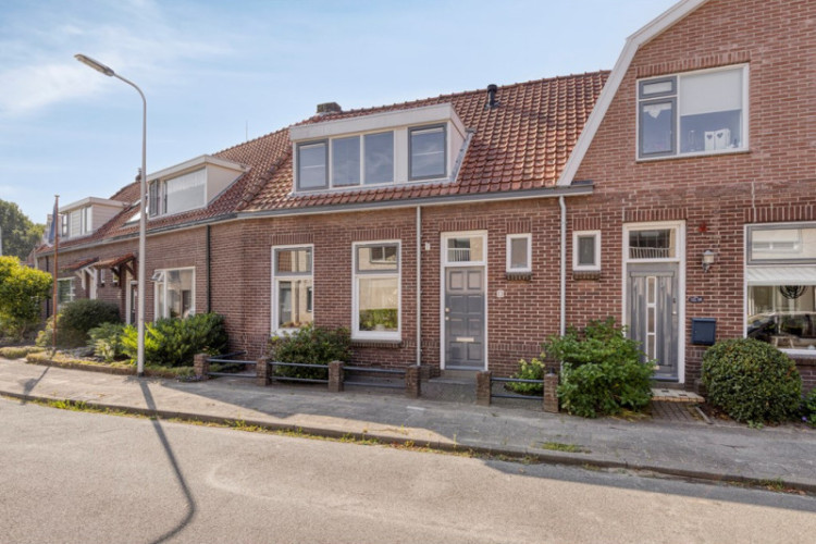 Donkereweg 13, Middelharnis
