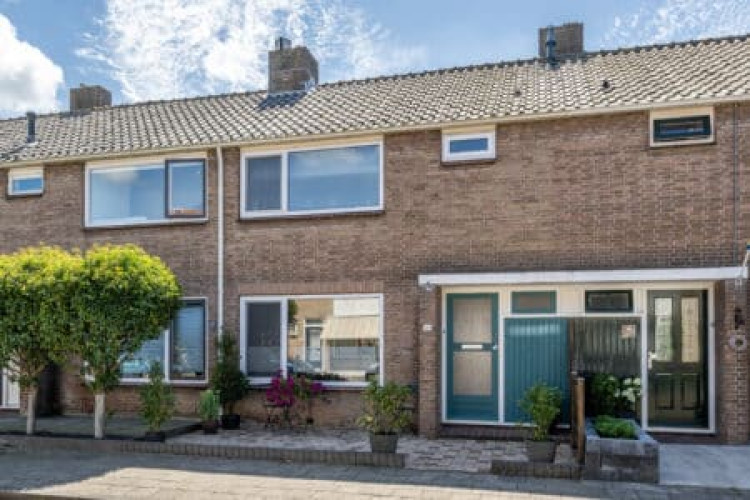 Azaleastraat 50, Sommelsdijk