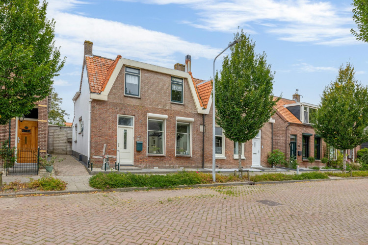 Burgemeester Sterkstraat 11, Stad aan 't Haringvliet