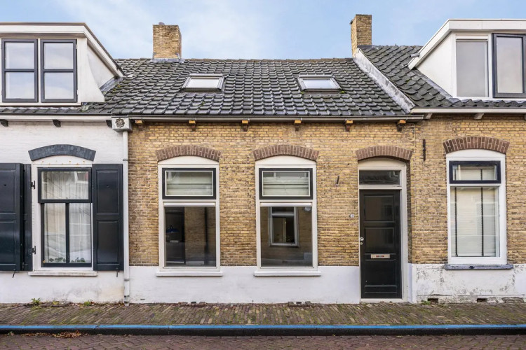 Weeshuisstraat 12, Sommelsdijk