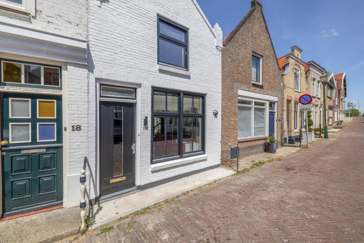 Voorstraat 16, Stad aan 't Haringvliet