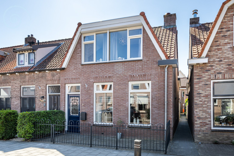 Juliana van Stolberglaan 7, Middelharnis