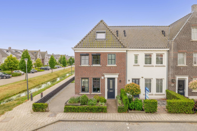 Bloemenweg 19, Dirksland