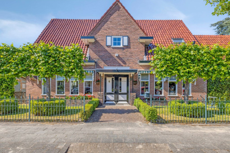 Burgemeester C. Zaaijerlaan 6, Dirksland