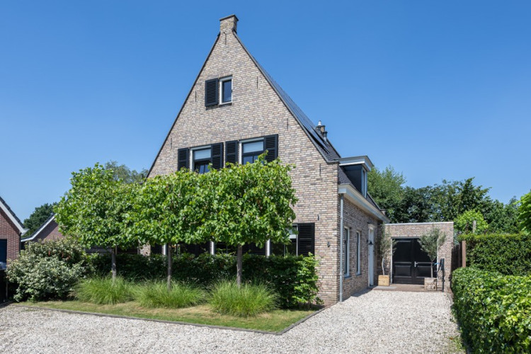 Akkerleeven 9, Dirksland