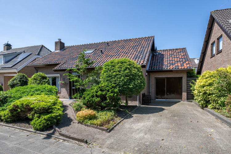 Dorpsweg 83, Sommelsdijk