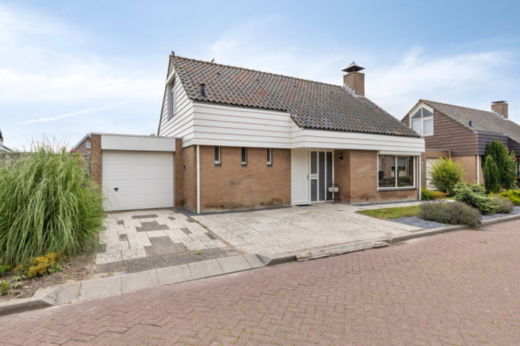 Volkerakstraat 15, Herkingen