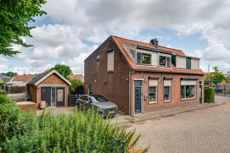 Julianastraat 28, Ooltgensplaat