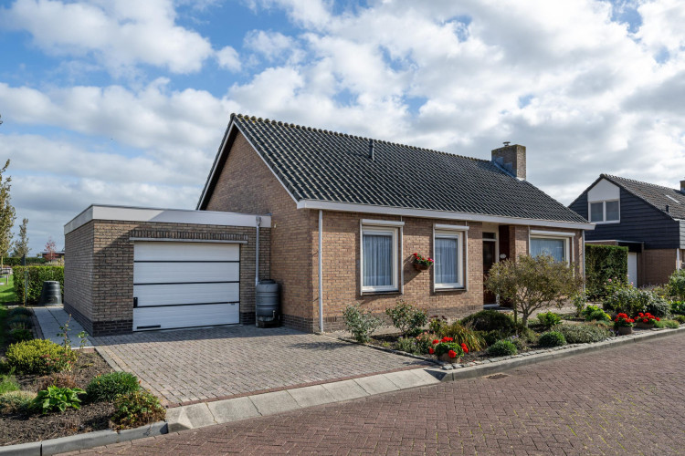 Volkerakstraat 7, Herkingen