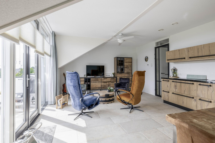 Molendijk 75, Oude-Tonge