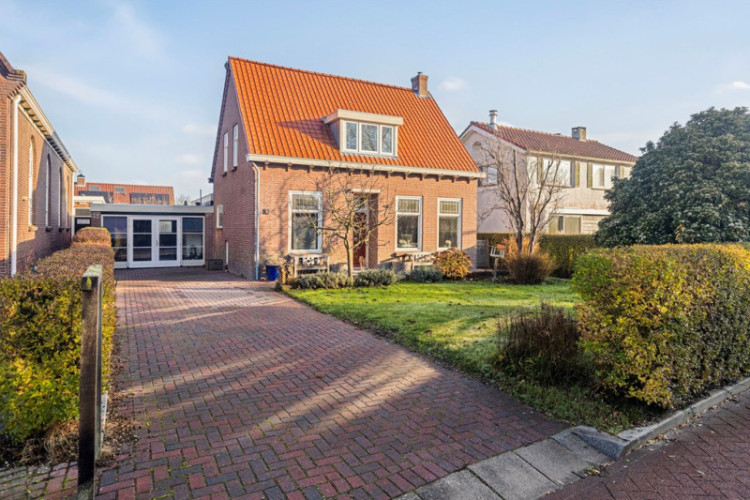 Onderlangs 4, Herkingen