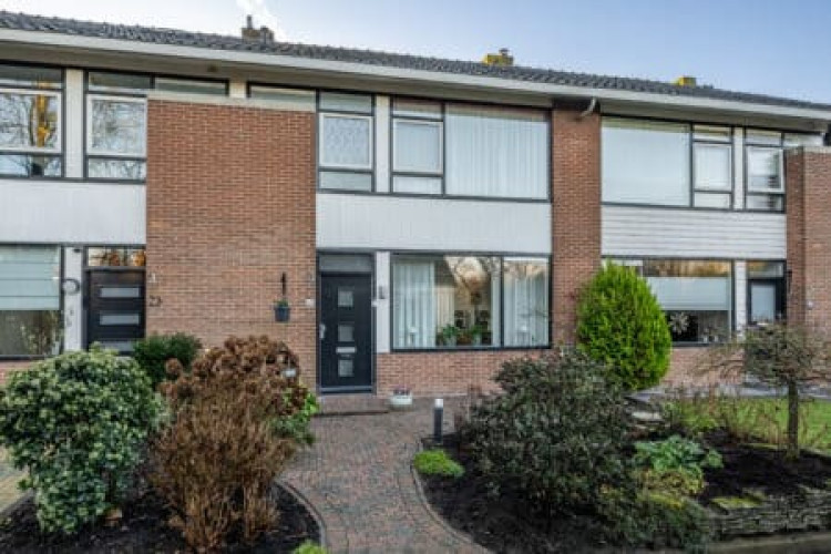 Essenlaan 25, Middelharnis