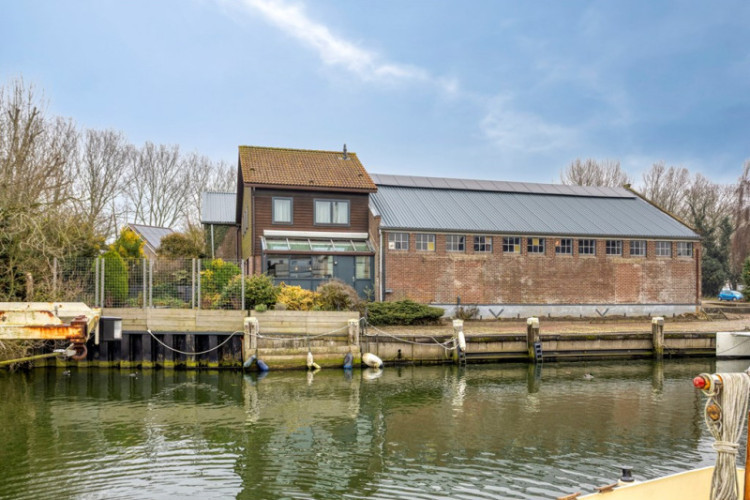 Haven 10, Stad aan 't Haringvliet