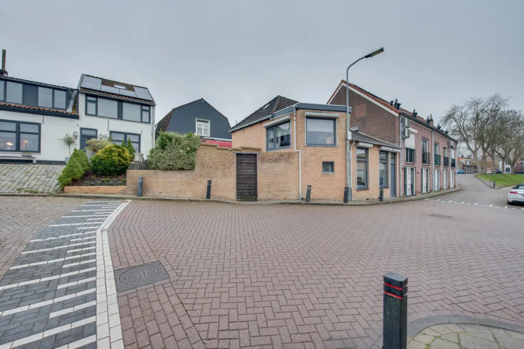 Molendijk 32, Ooltgensplaat