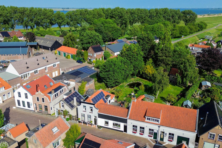 Achterdijk 7, Stad aan 't Haringvliet