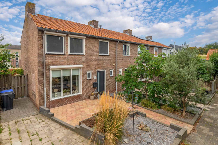 Adoptieplein 19, Herkingen