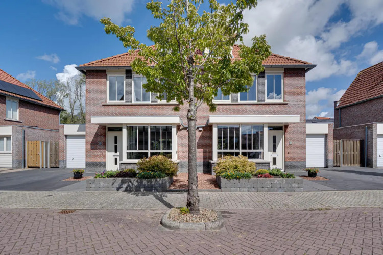 Pastorietuin 10, Ooltgensplaat