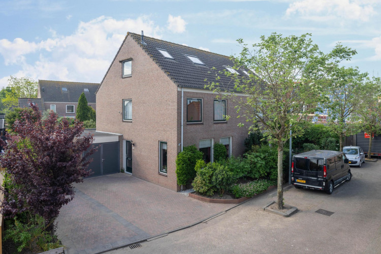 Gerbera 29, Dirksland