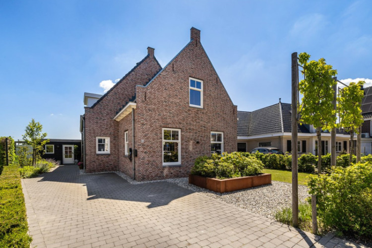Essenlaan 96, Dirksland