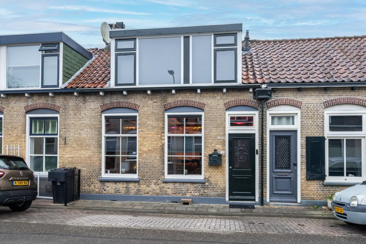 Eendrachtstraat 32, Middelharnis