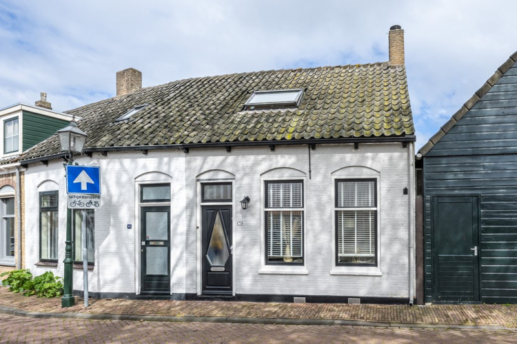 Weeshuisstraat 21, Sommelsdijk