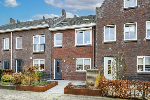 Bloemenweg 15 Dirksland